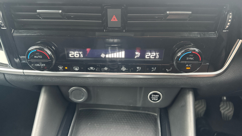 Nissan Qashqai 1.3 DiG-T MH N-Connecta 5dr Petrol Hatchback